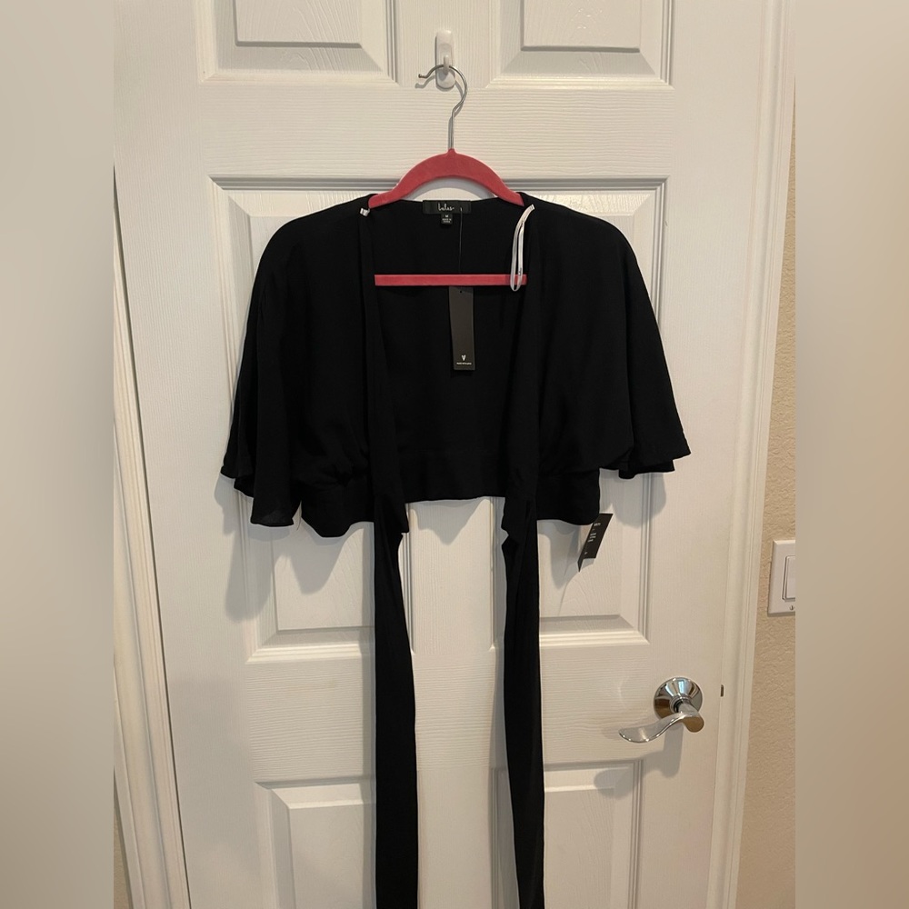NWT Lulus wrap tie back crop top in black